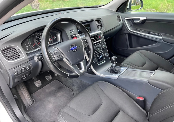 Volvo V60 cena 40900 przebieg: 253000, rok produkcji 2013 z Warszawa małe 781